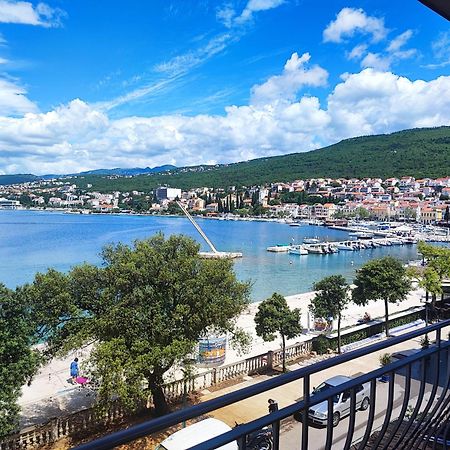 Apartmani Plaza Selce Esterno foto