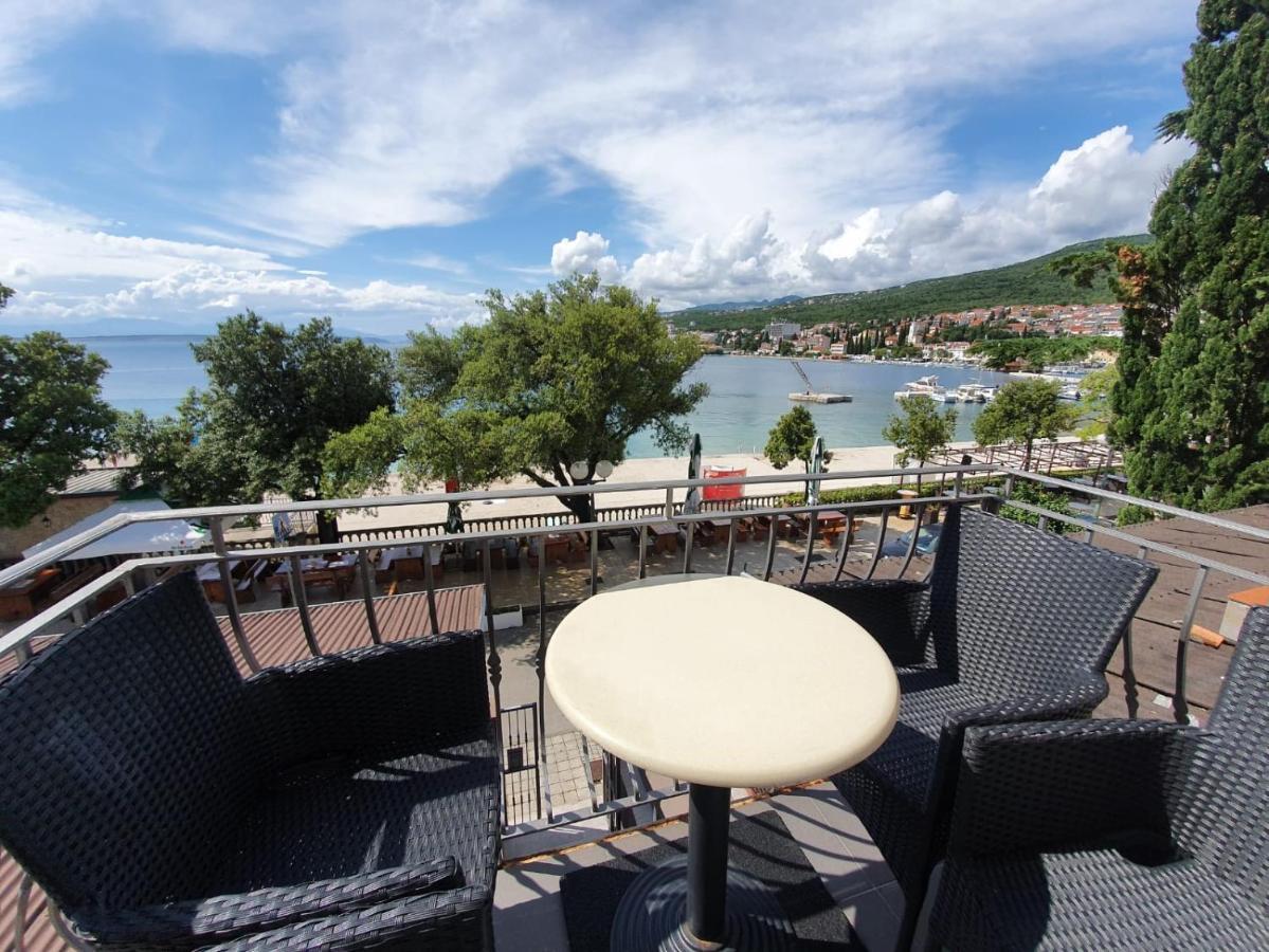 Apartmani Plaza Selce Esterno foto