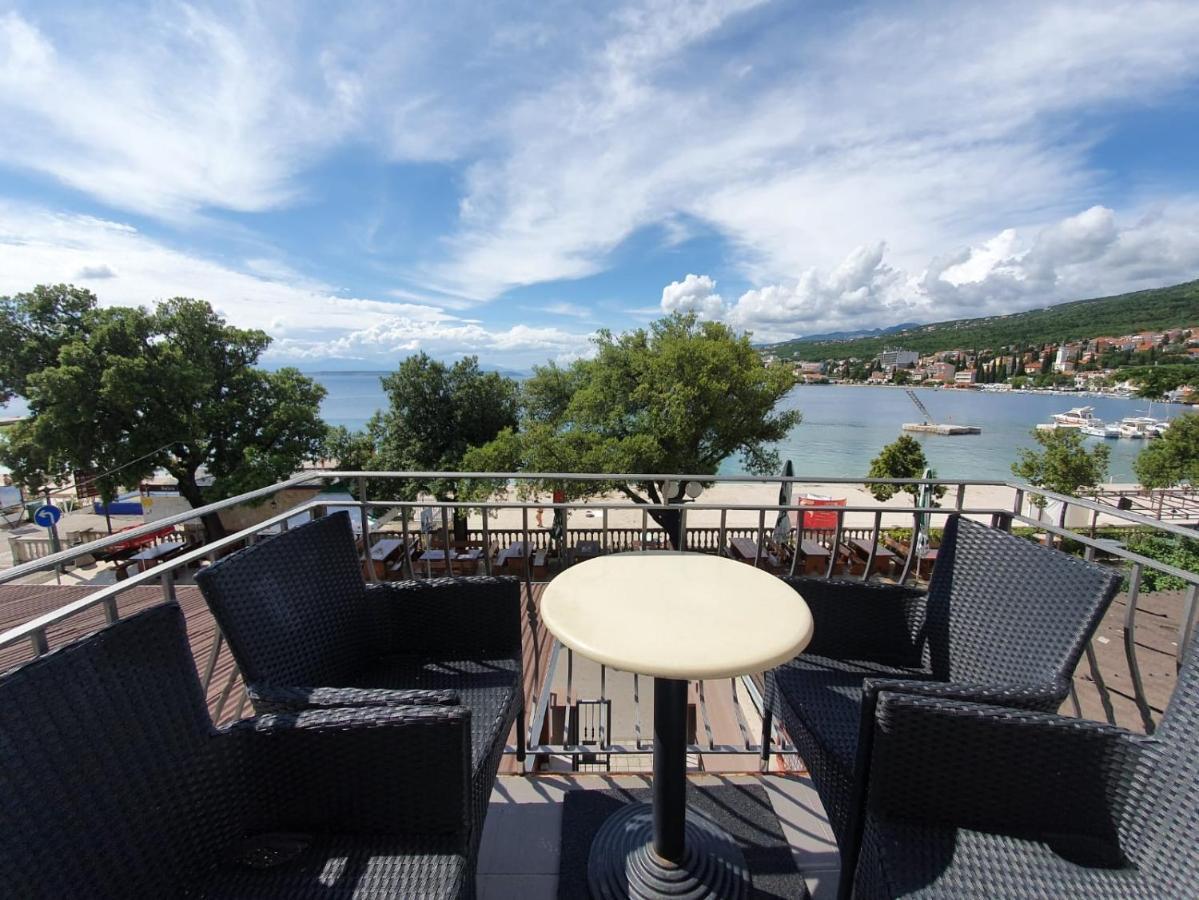 Apartmani Plaza Selce Esterno foto