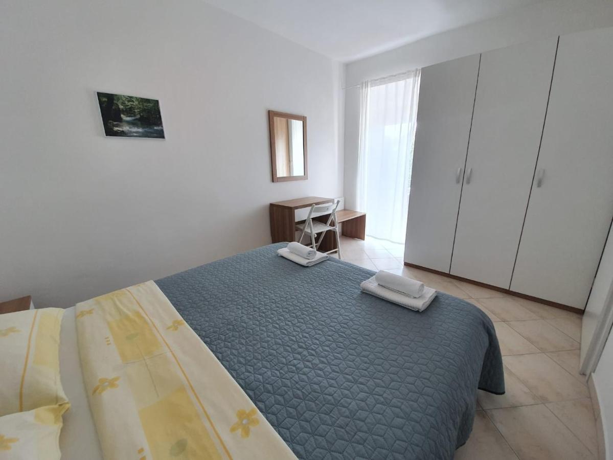 Apartmani Plaza Selce Esterno foto