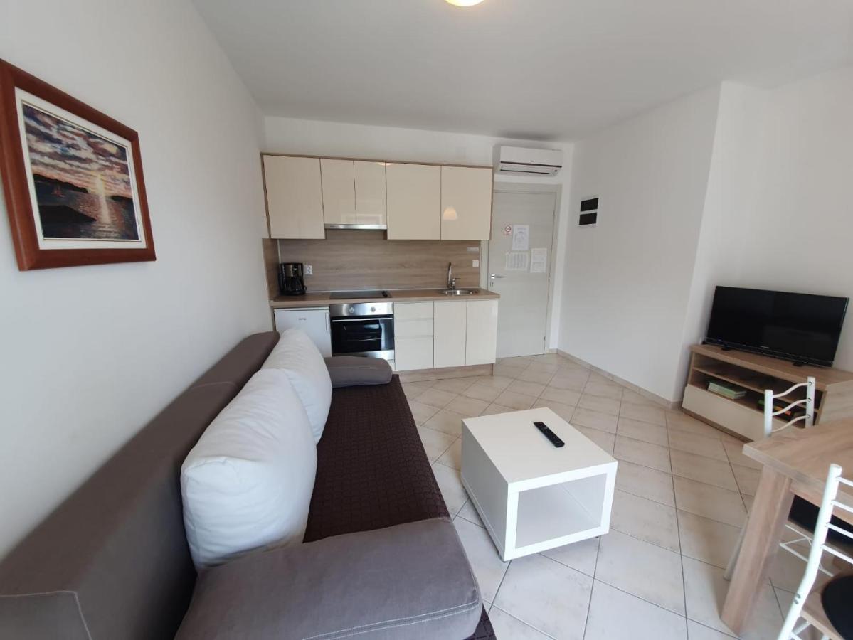 Apartmani Plaza Selce Esterno foto