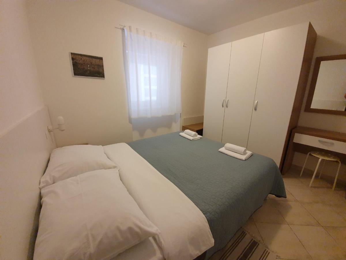 Apartmani Plaza Selce Esterno foto