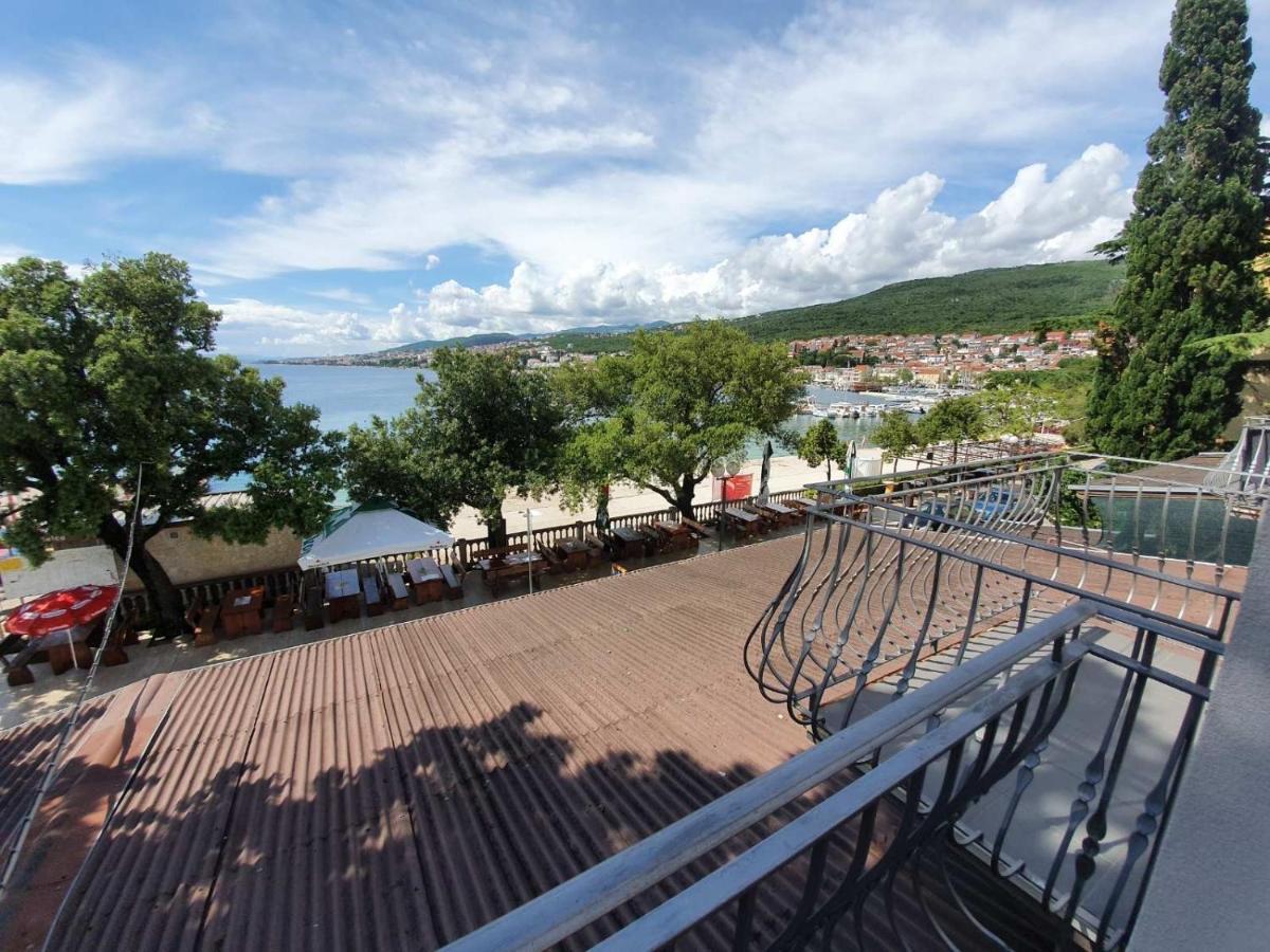 Apartmani Plaza Selce Esterno foto