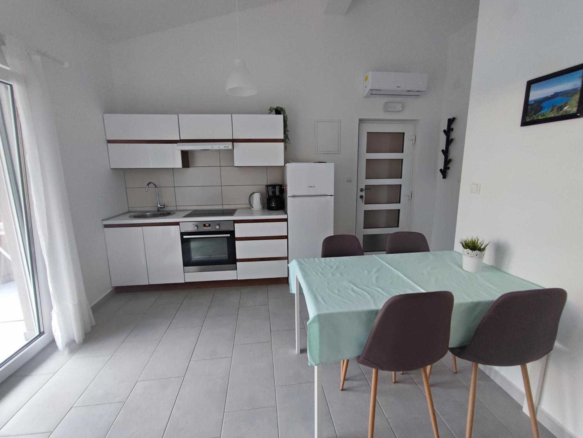 Apartmani Plaza Selce Esterno foto