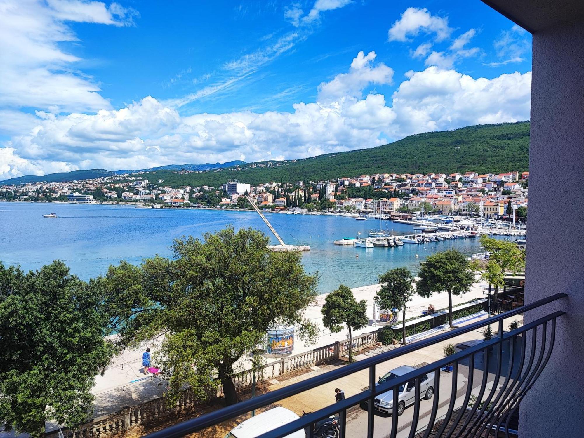 Apartmani Plaza Selce Esterno foto