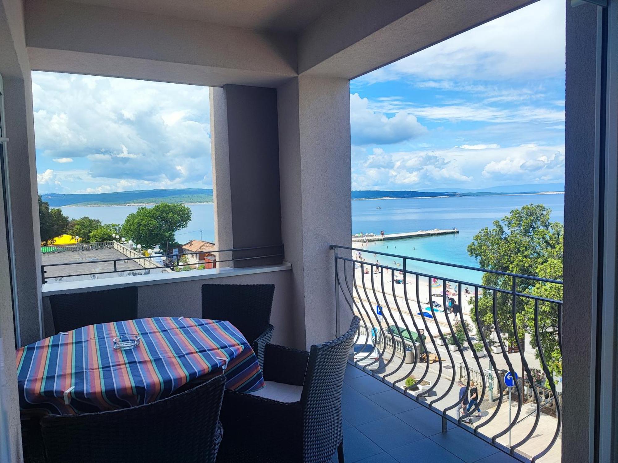 Apartmani Plaza Selce Esterno foto
